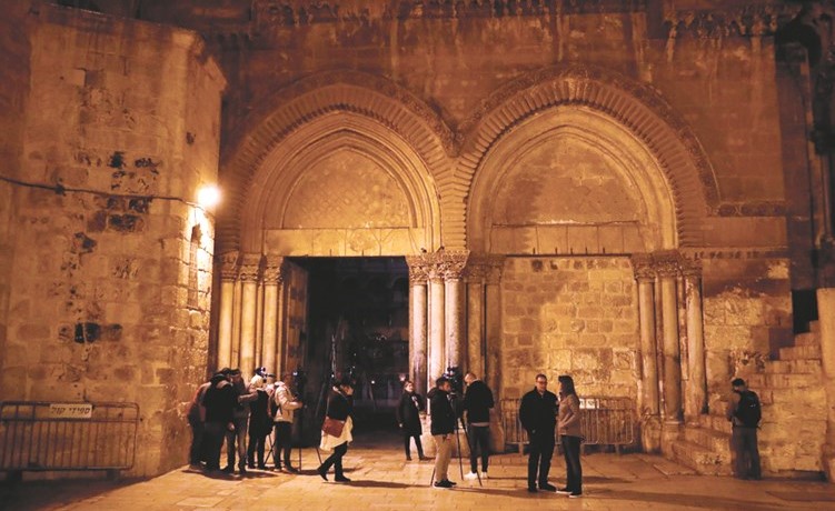  كنيسة القيامة في القدس اعادت فتح أبوابها فجر امس	(أ.ف.پ)﻿