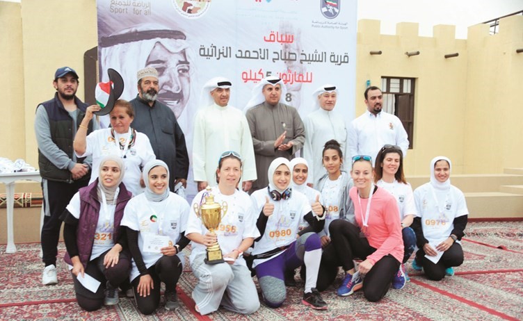 تكريم الفائزات بالمراكز الأولى في الماراثون ﻿