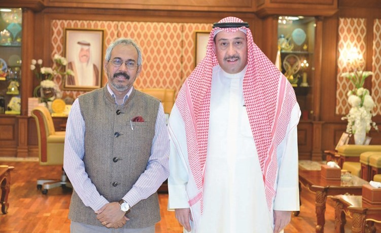 الشيخ فيصل الحمود مستقبلا السفير الهندي جيفا ساغار ﻿