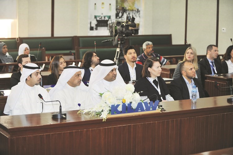 عدد من المشاركين خلال الفعاليات ﻿