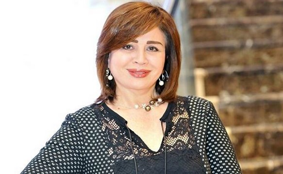 صورة.. الهام شاهين تثير الجدل بارتدائها البرقع!