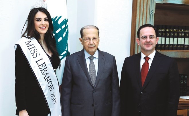 الرئيس العماد ميشال عون مستقبلا في بعبدا وزير السياحة اواديس كيدانيان وملكة جمال لبنان بيرلا الحلومحمود الطويل ﻿