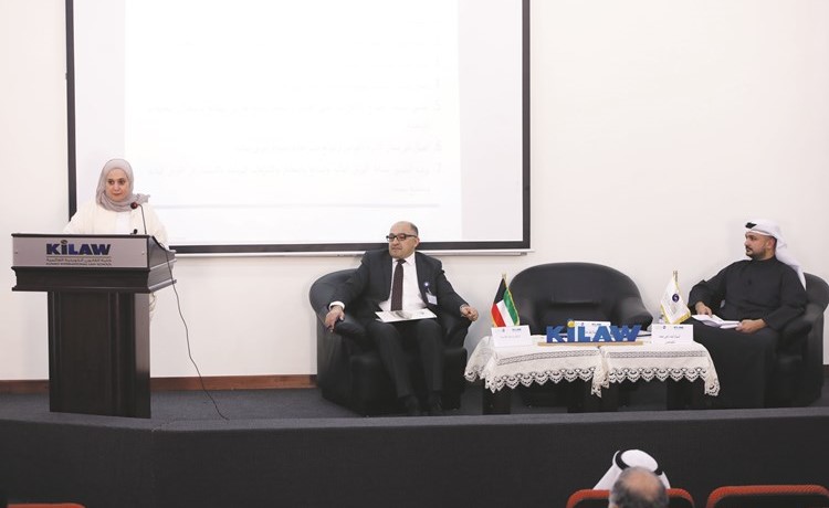 ابتهال الشمالي تتحدث في الندوة بحضور د.خالد تلاحمة وأحمد ناجي﻿