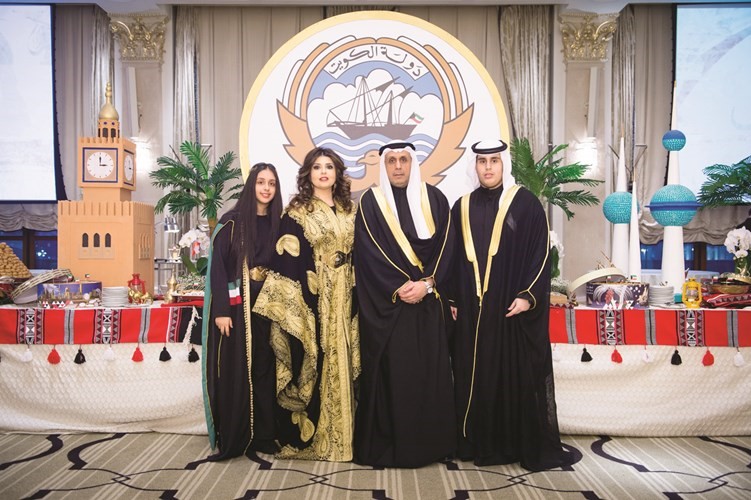 سفيرنا لدى روسيا الاتحادية عبدالعزيز العدواني وعائلته ﻿