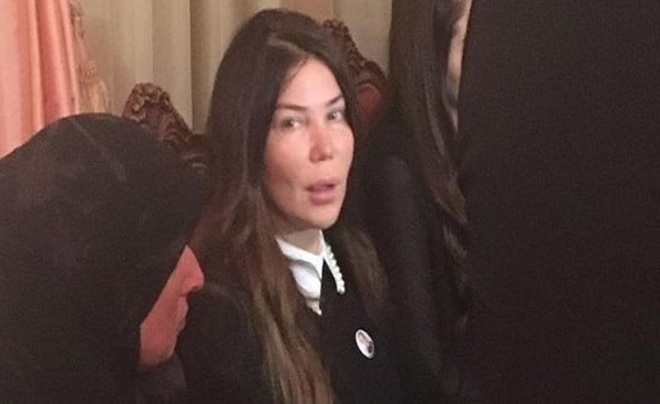 شاهد .. صورة صادمة للفنانة اللبنانية “مي حريري” بدون مكياج