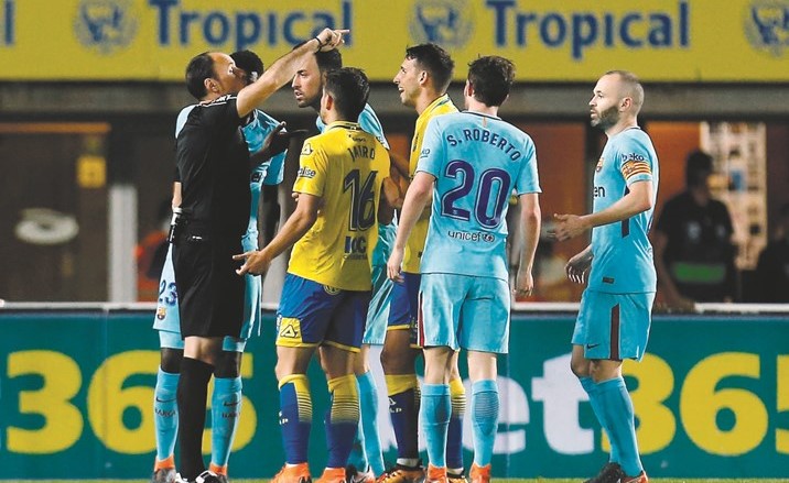 جماهير برشلونة تتهم لاهوز بانتمائه المدريدي	(رويترز)﻿