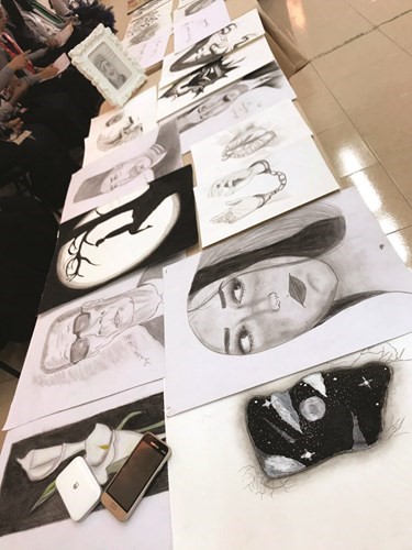 رسومات من المعرض الفني﻿