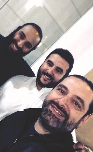 صورة السيلفي التي نشرها رئيس الحكومة سعد الحريري وتجمعه مع صاحب السمو الملكي الأمير محمد بن سلمان ولي العهد نائب رئيس الوزراء وزير الدفاع وشقيقه الأمير خالد بن سلمان سفير المملكة في واشنطن﻿