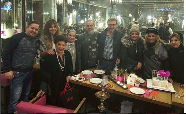 بالصور.. سهير رمزي تتخلى عن حجابها في حفل عيد ميلادها الـ67