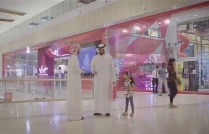 بالفيديو..كيف تعامل الشباب الإماراتي مع شخص يرمي النفايات في مكان عام؟