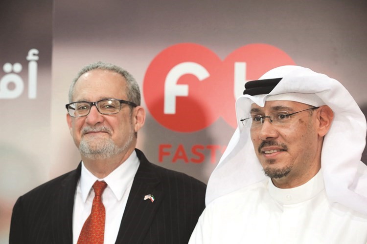 مع السفير الأميركي لورانس سيلفرمان﻿