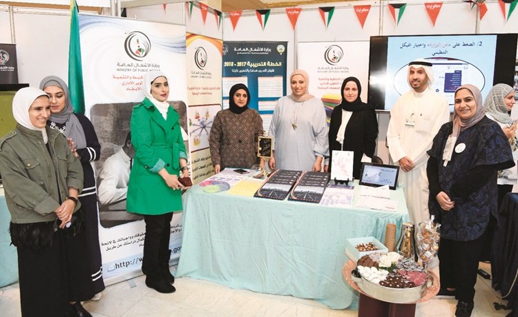 عدد من المشاركين في الاحتفال﻿