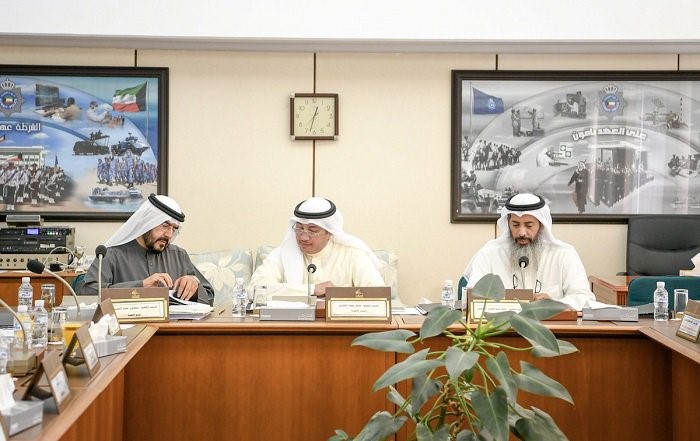 "الداخلية والدفاع" البرلمانية ترفض اقتراحا يقضي بمساواة العسكريين الخليجيين وغير محددي الجنسية بالكويتيين