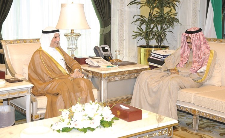 سمو ولي العهد الشيخ نواف الأحمد مستقبلا السفير الشيخ سالم العبدالله ﻿