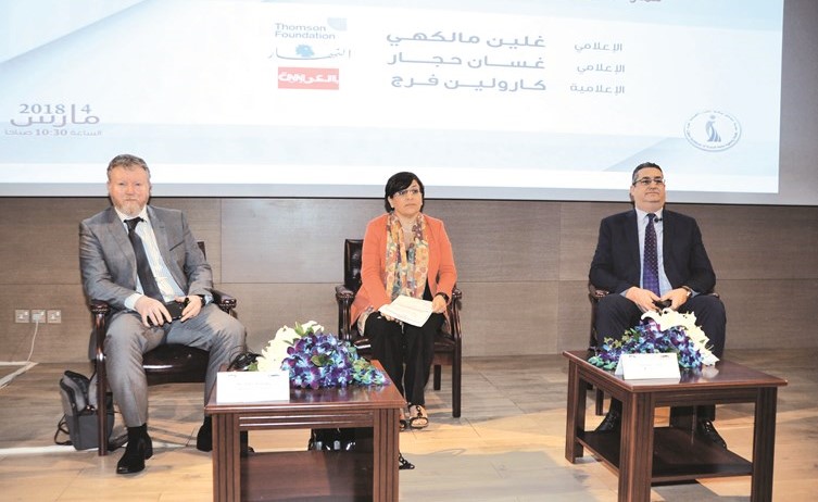 غلين مالكهي وغسان حجار معقبا وكارولين فرج خلال الندوة	 (عادل سلامة)﻿