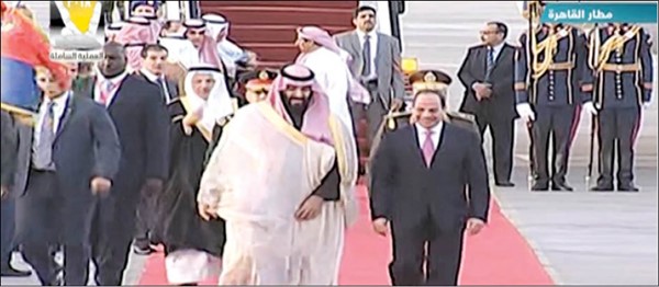 صورة تلفزيونية لاستقبال الرئيس السيسي لولي العهد السعودي الأمير محمد بن سلمان