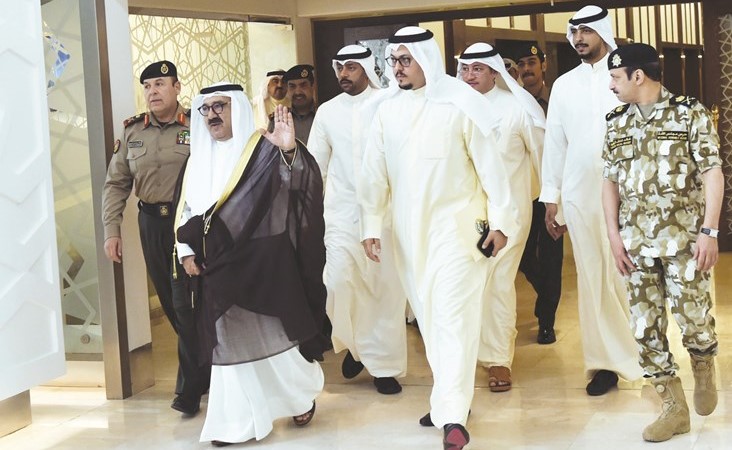 النائب الأول لرئيس مجلس الوزراءووزير الدفاع الشيخ ناصر صباح الأحمد اثناء خروجه من مجلس الأمة ﻿