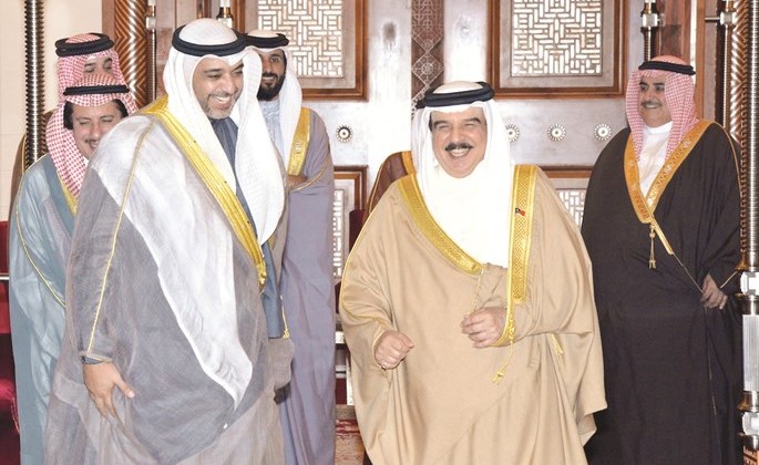 الملك حمد بن عيسى مرحبا بالشيخ محمد العبدالله﻿