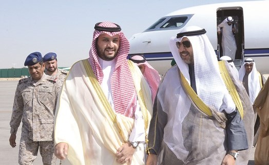 صاحب السمو الملكي الأمير تركي بن محمد مستقبلا الشيخ محمد العبدالله لدى وصوله إلى السعودية﻿
