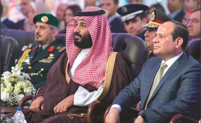 الرئيس عبدالفتاح السيسي وصاحب السمو الملكي الأمير محمد بن سلمان خلال الاستماع الى شرح عن مشاريع قناة السويس الجديدة﻿