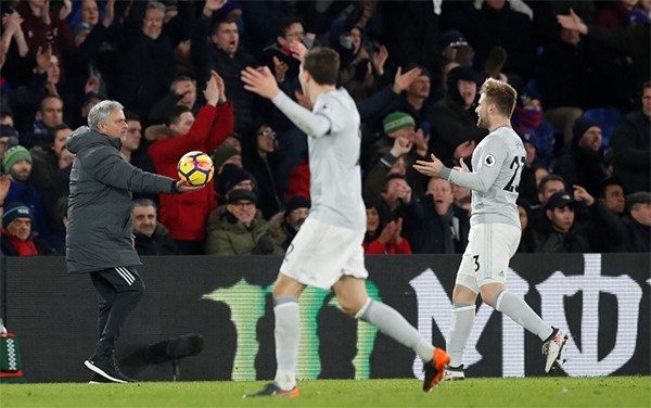 مان يونايتد يقلب الطاولة على كريستال ويستعيد وصافة الدوري الإنجليزي