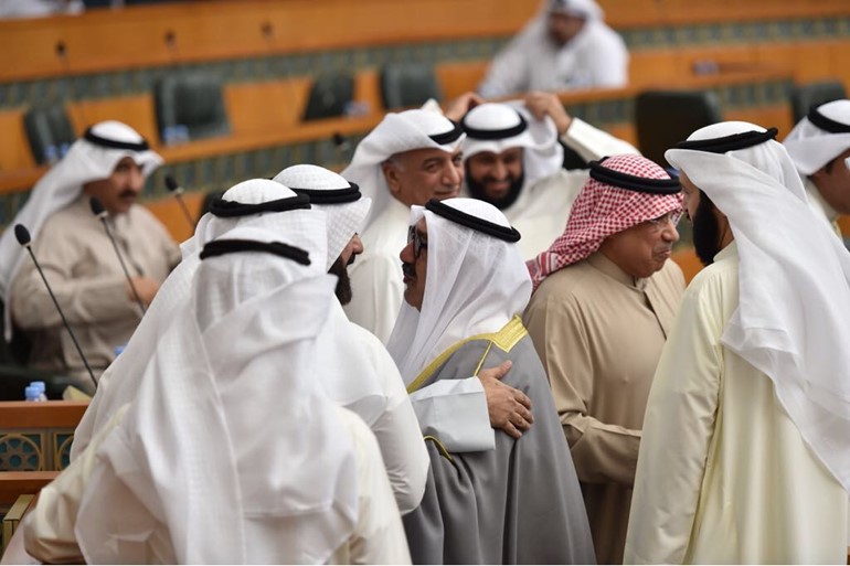 وزراء ونواب يرحبون بزملائهم الطبطبائي والحربش والمطير لدى دخولهم قاعة عبدالله السالم بعد غياب استمر لأكثر من شهرين 