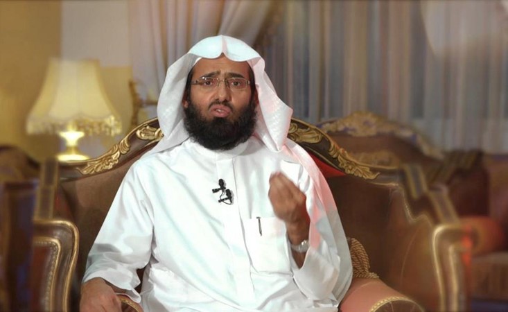 بالفيديو.. داعية سعودي يوضح حكم وضع النساء "تاتو" على الشفاه