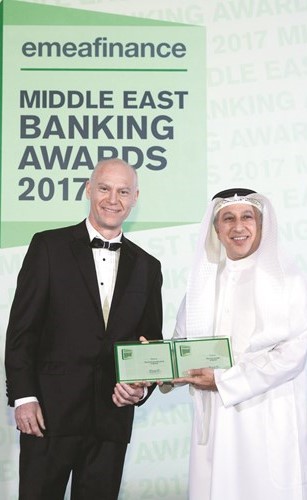 بسام العثمان متسلما الجائزتين﻿