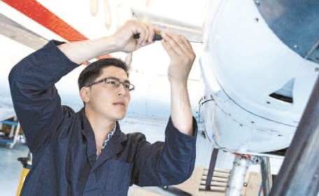 «الكويتية» توقِّع مع جامعة «ساوث ويلز» اتفاقية لتدريب مهندسي الصيانة