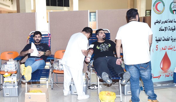  التبرع بالدم ضمن أنشطة المعرض	 (متين غوزال)