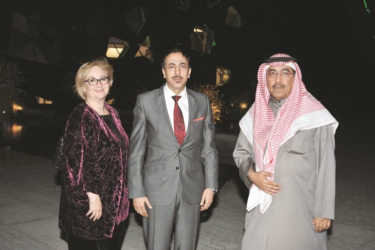 رئيس البعثة اللبنانية السفير ماهر خير ونائب رئيس التحرير الزميل عدنان الراشد وخلود الفيلي﻿