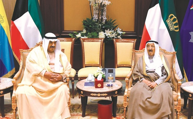 صاحب السمو الأمير الشيخ صباح الأحمد مستقبلا سمو الشيخ ناصر المحمد﻿