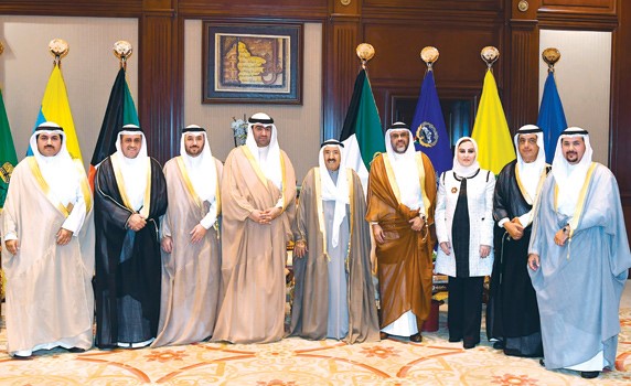 صاحب السمو الأمير الشيخ صباح الأحمد مستقبلا رئيس مجلس إدارة جهاز حماية المنافسة د.راشد شبيب العجمي وأعضاء مجلس الإدارة