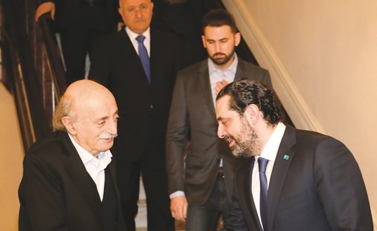 رئيس مجلس الوزراء سعد الحريري مستقبلا رئيس اللقاء الديمقراطي النائب وليد جنبلاط يرافقه نجله تيمور والنائب غازي العريضي-(محمود الطويل) ﻿