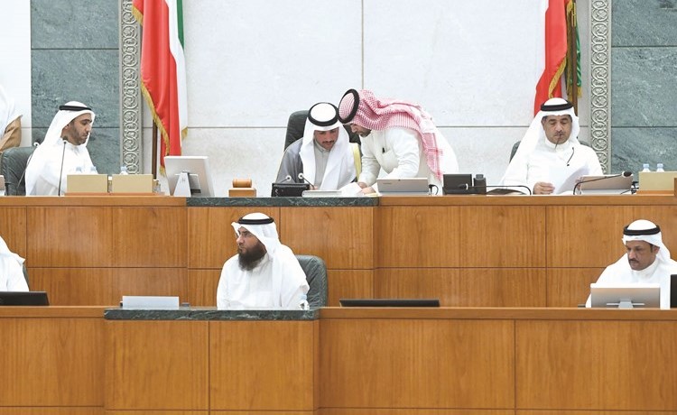 رئيس مجلس الأمة مرزوق الغانم وأمين السر د. عودة الرويعي وعمر الطبطبائي ومحمد الدلال على المنصة 	(هاني الشمري)﻿