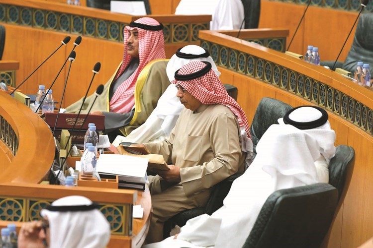 الشيخ صباح الخالد والشيخ خالد الجراح خلال الجلسة﻿