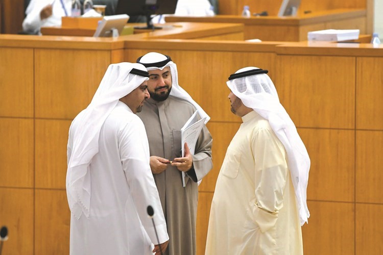 الشيخ د. باسل الصباح وراكان النصف وحمدان العازمي﻿