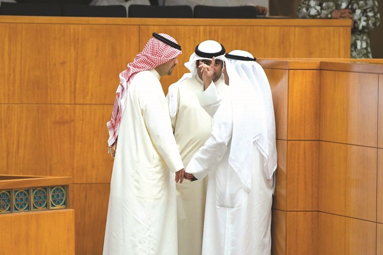 شعيب المويزري وأنس الصالح وخالد الروضان﻿