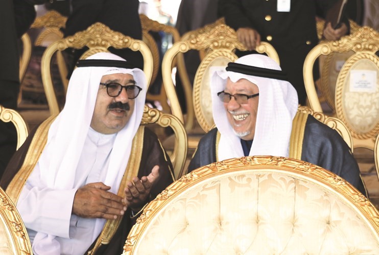 الشيخ ناصر صباح الأحمد والشيخ علي الجراح خلال الحفل﻿