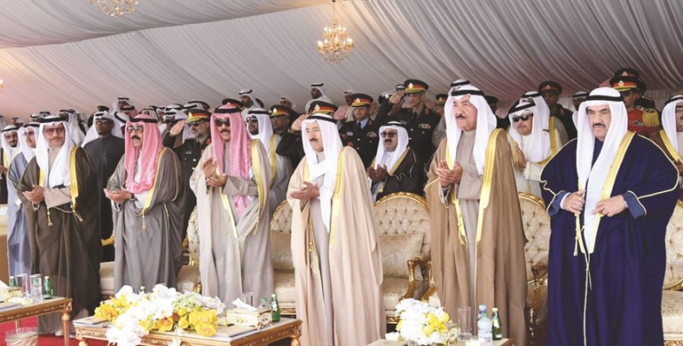 صاحب السمو الأمير الشيخ صباح الأحمد وسمو ولي العهد الشيخ نواف الأحمد والشيخ جابر العبدالله والشيخ مشعل الأحمد وسمو الشيخ ناصر المحمد وسمو الشيخ جابر المبارك والشيخ ناصر صباح الأحمد﻿