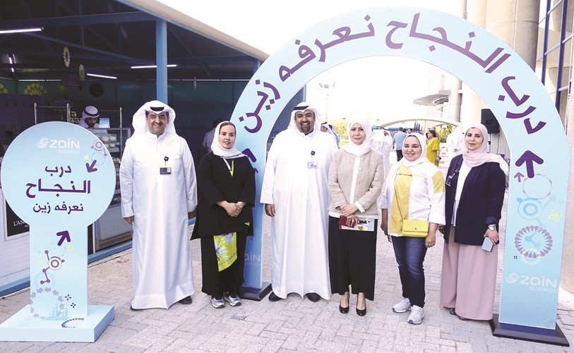 إيمان الروضان وحمد المرزوق خلال الفعالية ﻿
