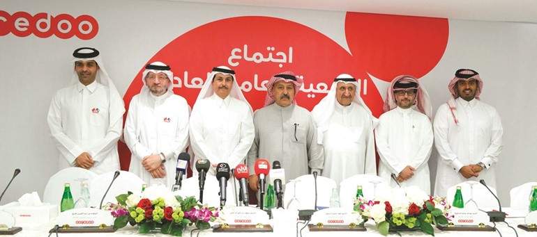 الشيخ سعود بن ناصر آل ثاني والشيخ محمد بن عبدالله آل ثاني في لقطة جماعية مع قيادات Ooredoo عقب الجمعية العمومية	(محمد هاشم)﻿