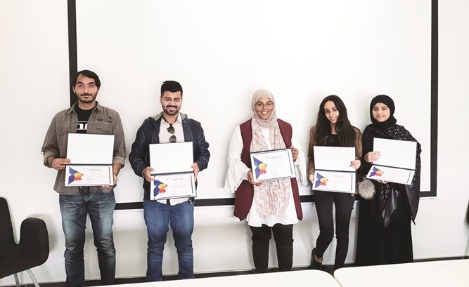 طلاب هندسة الميكانيكا والهندسة المدنية يتسلمون شهاداتهم﻿