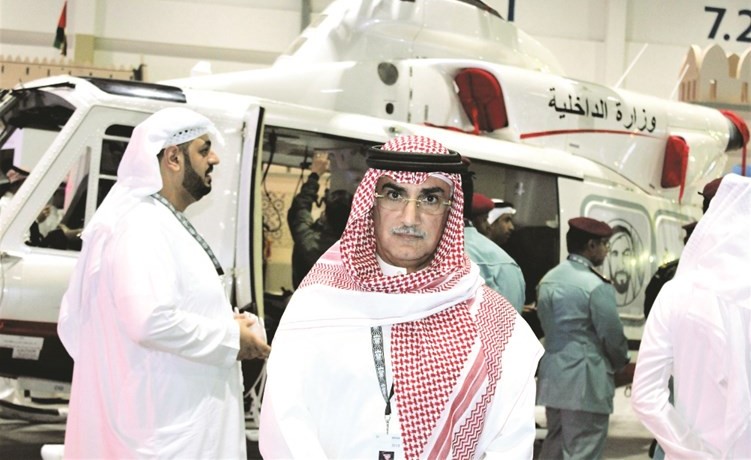 اللواء ابراهيم الطراح خلال تفقده المعرض المصاحب للمؤتمر﻿