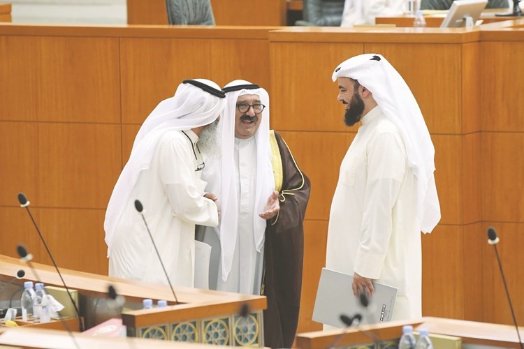 الشيخ ناصر صباح الأحمد ود. جمعان الحربش ود. نايف المرداس﻿