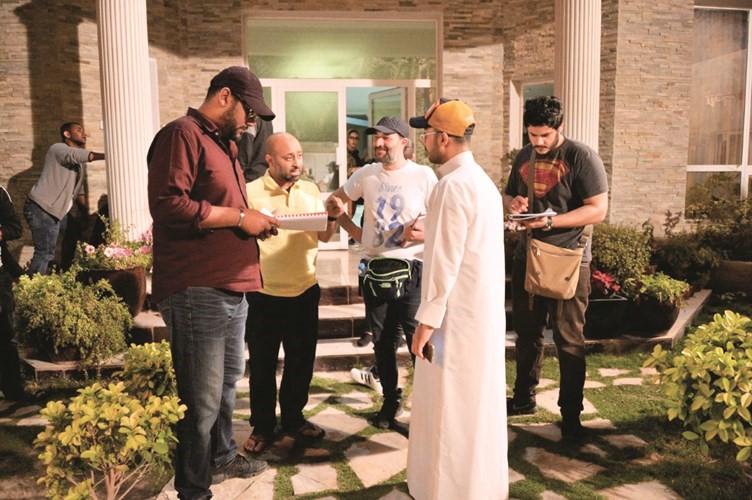 المخرج علي العلي وطاقمه الفني اثناء تصوير الخطايا العشر﻿