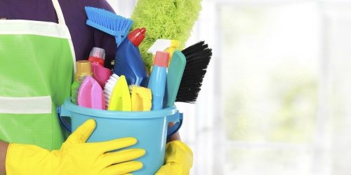 دراسة: النساء اللاتي يستخدمن مواد التنظيف يواجهن تدهوراً في وظائف الرئة