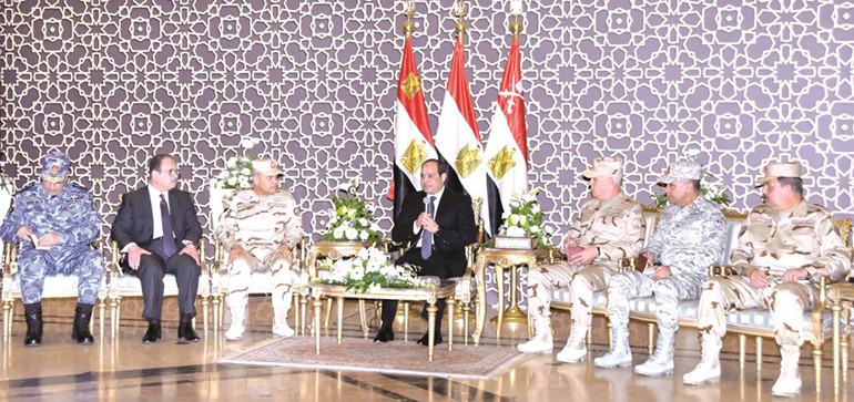 الرئيس عبدالفتاح السيسي يجتمع بقادة القوات المسلحة والشرطة المدنية عقب صلاة الجمعة بمسجد المشير طنطاوي ﻿