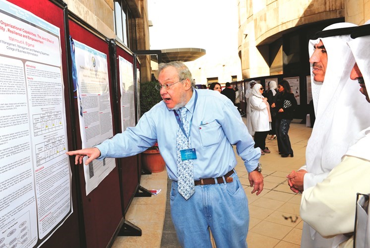 «العلوم الإدارية» تحتفل بيوم الملصق العلمي للكليات الإنسانية