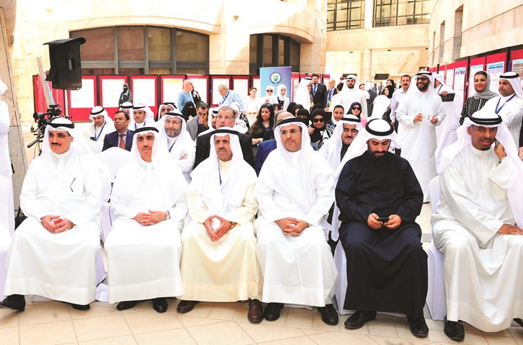 «العلوم الإدارية» تحتفل بيوم الملصق العلمي للكليات الإنسانية